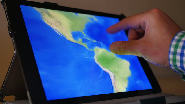 4K Examine a Map on an iPad 4262