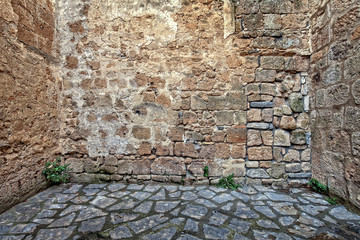 pareti in pietra e tufo