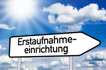 Obraz premium Schild mit Erstaufnahmeeinrichtung