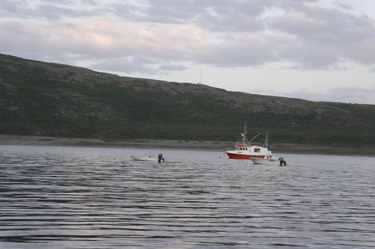 рыболовные суда в заливе Норвегии
