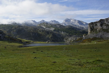 Fototapeta premium lagos de Covadonga en los picos de Europa