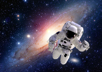 Astronauta kosmita garnitur kosmos ludzie Układu Słonecznego wszechświat ludzi. Elementy tego obrazu dostarczone przez NASA. - 90781239