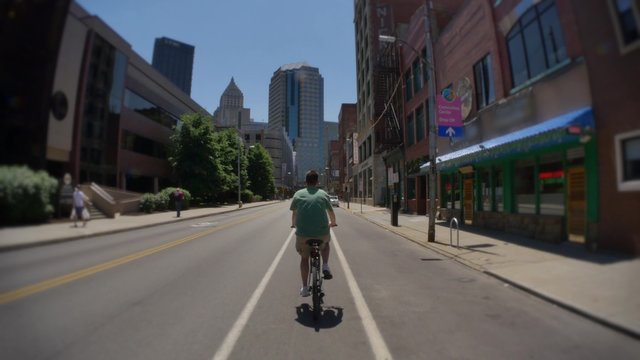 4K Man Rides in the Bike Lane in Pittsburgh