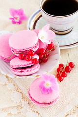 berry macaroon with red currants