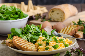 Scrambled eggs with salad