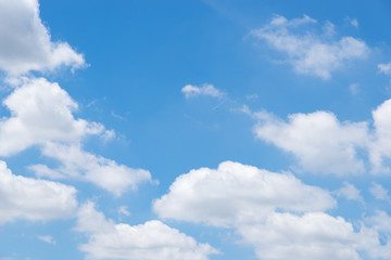 Obraz premium blue sky background with tiny clouds