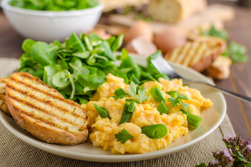 Scrambled eggs with salad