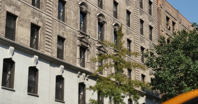 4K Typical Manhattan Aparment Building Establishing Shot