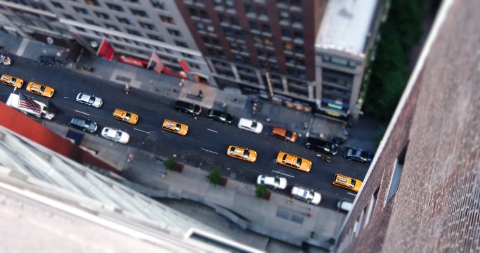 4K Manhattan Street Aerial View