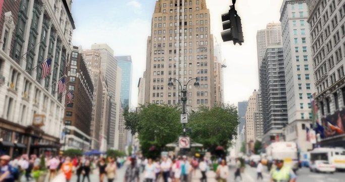 4K Harold Square Broadway Establishing Shot