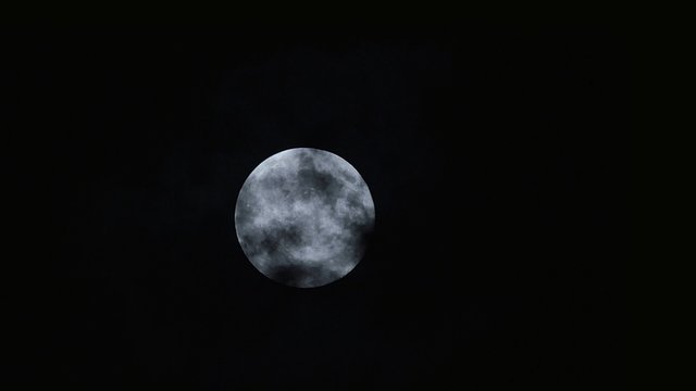4K Timelapse Supermoon From Behind Night Clouds