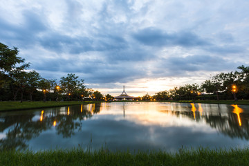 Fototapeta premium Monument at public park against water.