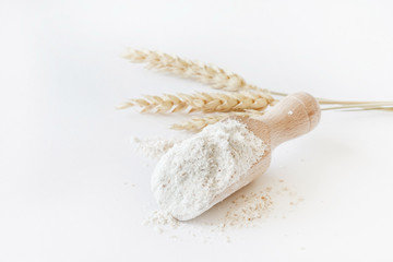 wholemeal flour in wooden spoon