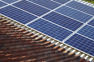 Sonnenkollektoren und Solarzellen für Ökostrom 