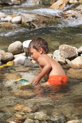 Enfant dans l'eau