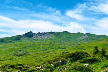 Obraz premium Mountain Ridge and Green Alpine Valley