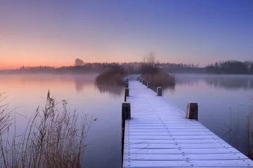 Fotobehang Promenade op een meer bij dageraad in de winter, Nederland © sara_winter