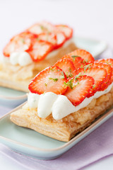 Puff pastry tarts with cream and strawberries