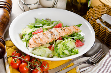 Salmon grilled with mixed salad of fresh fruits and vegetables