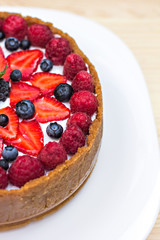 Cheesecake with fresh berries o the table