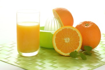 オレンジとオレンジジュース　白バック　