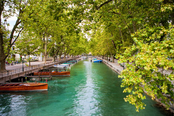 Fototapeta na wymiar Canal in Annecy, France with boats from one side