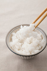 お茶碗によそってある白米