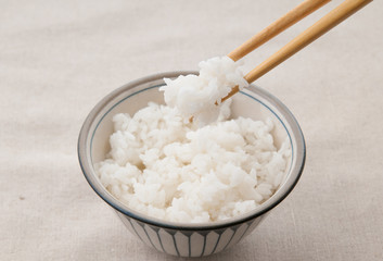 お茶碗によそってある白米