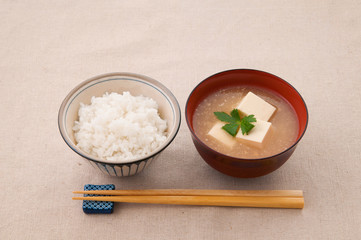 ご飯とお味噌汁