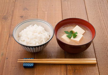 ご飯とお味噌汁