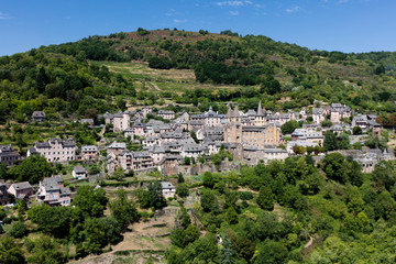 Fototapeta na wymiar Vue du village de Conques dans l'Aveyron