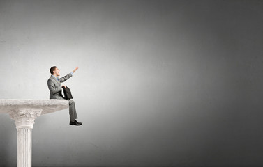 Obraz premium Businessman with suitcase