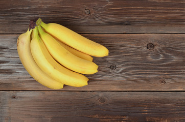 Bananen auf einem Holzbrett - obrazy, fototapety, plakaty