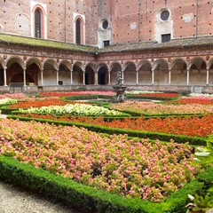 Obraz premium Cloister and flowers, Certosa di Pavia, Italy