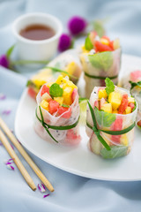 Rouleau de printemps aux fruits exotiques