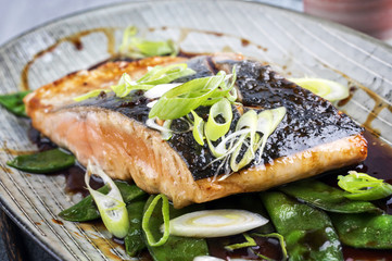 Lachs Teriyaki mit Gemüse