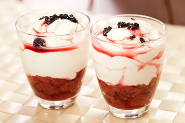 Mascarpone cream with blackberries