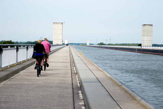 Radfahrer am Kanal