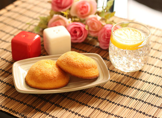 muffin cakes and cold lemonade with ice placed on wooden