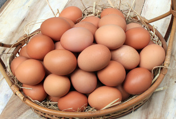 Eggs/Basket with eggs in straw