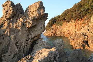 Fototapeta na wymiar Felsenküste in Kroatien