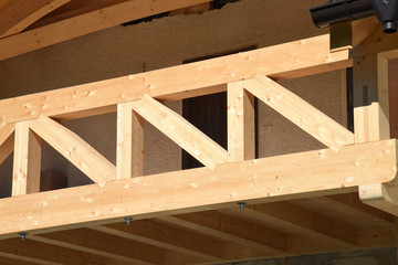 tetto travi trave legno costruzione tetti carpentiere