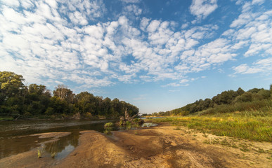 Берег обмелевшей реки. Десна. Украина © symbol344