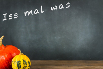 Kürbisse vor Blackboard iss mal was