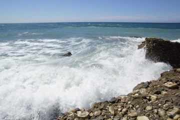 olas en playa de Nerja