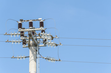 Power pole with external electric separator on top