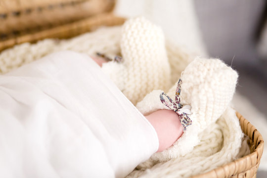 Petits chaussons de b&eacute;b&eacute;