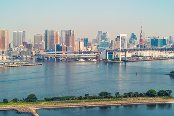 Naklejka premium Tokyo Bay with a view of the Rainbow Bridge and the Tokyo skyline