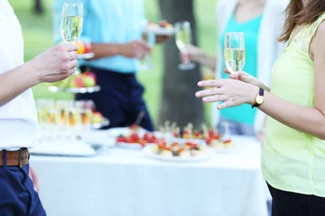 Papier Peint photo autocollant Pique-nique Guests drink champagne on wedding ceremony