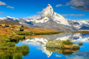 Crédence de cuisine en verre imprimé Cervin Célèbre pic Matterhorn et lac glacier alpin Stellisee, Valais, Suisse